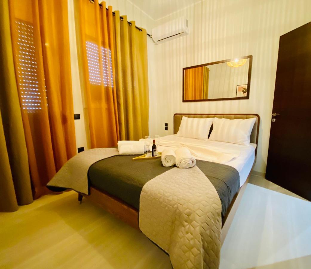 Phoenix Garden Apartments II Atena Exterior foto