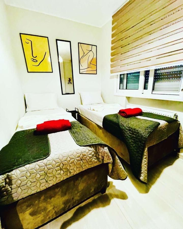 Phoenix Garden Apartments II Atena Exterior foto